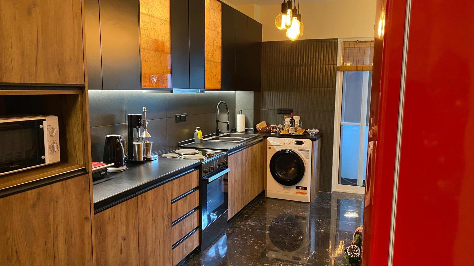 Sarakin's Mansion Luxury Retreat Apartment